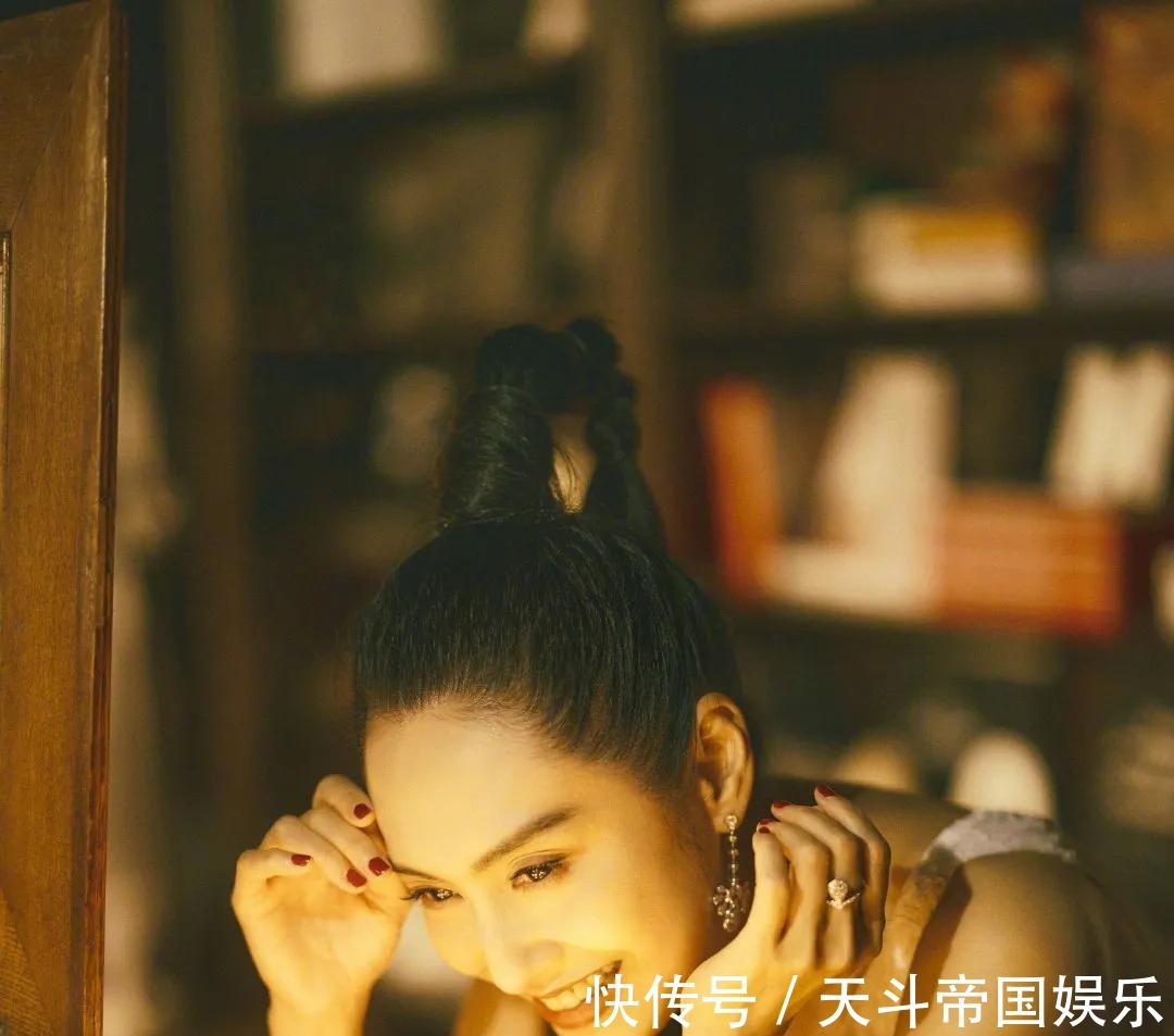 港普四姐妹再聚首,人生各不同,姐妹情卻依舊深厚,朱茵最幸福