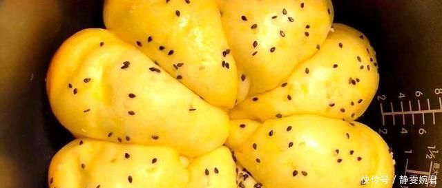 3个鸡蛋一碗面粉,不用烤箱也能蒸面包,比外面卖的还好吃!