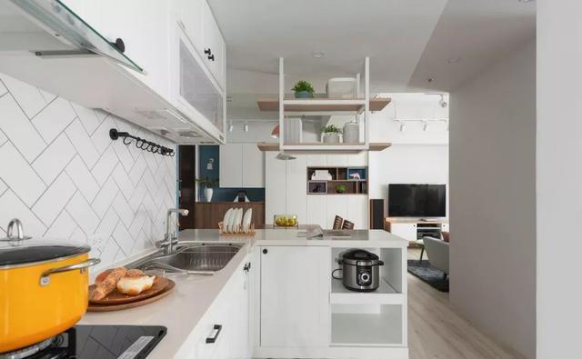 洞洞|112平北欧三室,入户的整体柜,立体地砖,洞洞墙,很有创意!