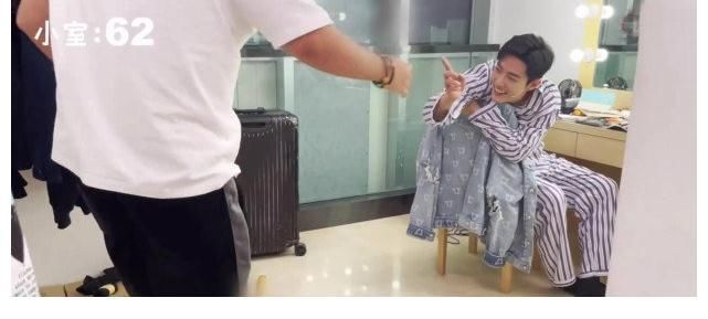 斗罗大陆|肖战和工作人员PK做俯卧撑，以一敌三一口气做65个，最后似累到晕眩