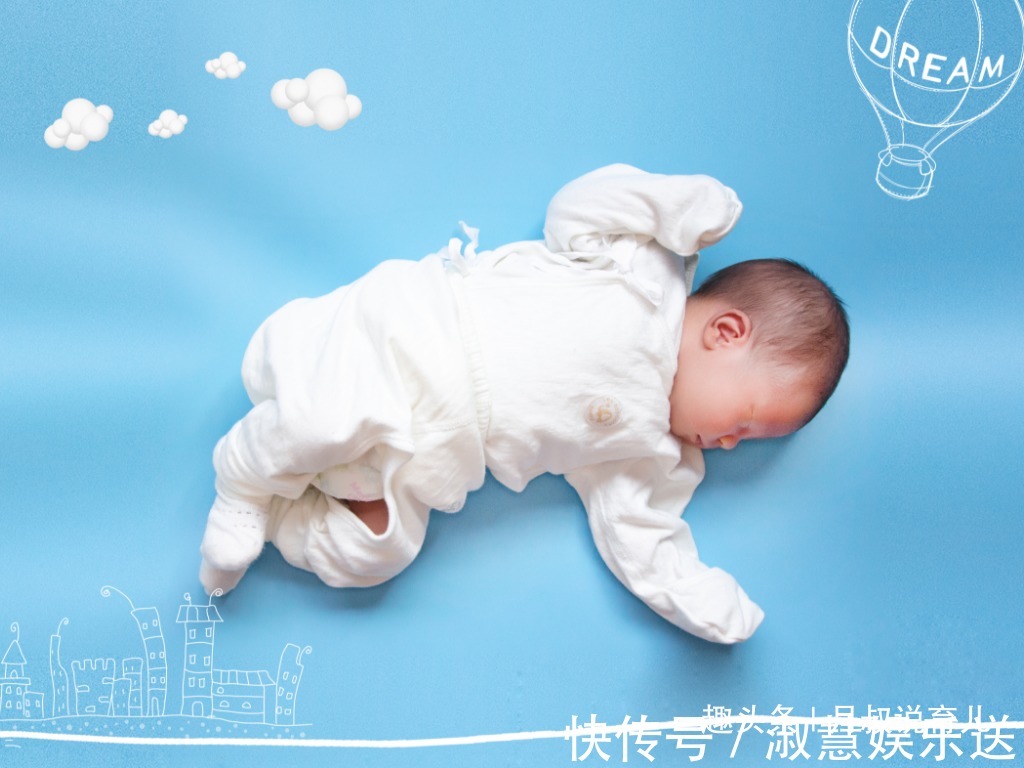 纪念|宝宝满月后,别着急照相留纪念,这样摆拍容易影响孩子脊柱成长