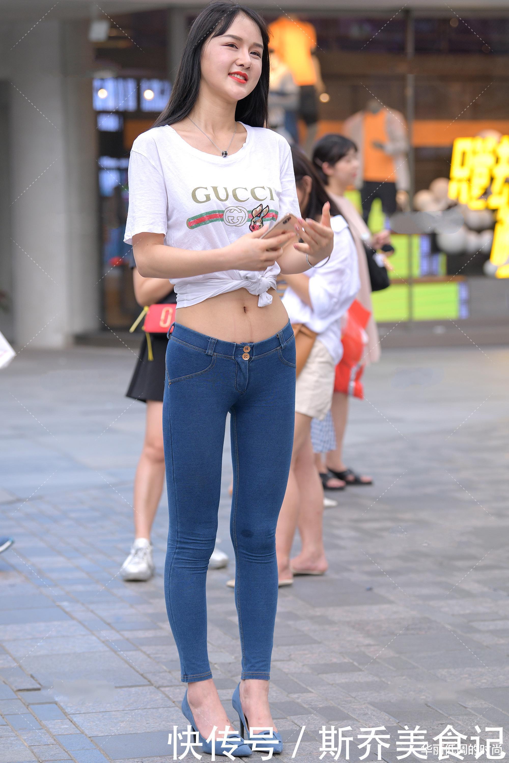 腰身|低腰牛仔裤搭配可爱白T恤，性感可爱活力十足，尽显美好腰身