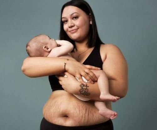 宝妈|50岁“冻龄奶奶”火了,背影像少女,带娃遛弯被误认为是宝妈