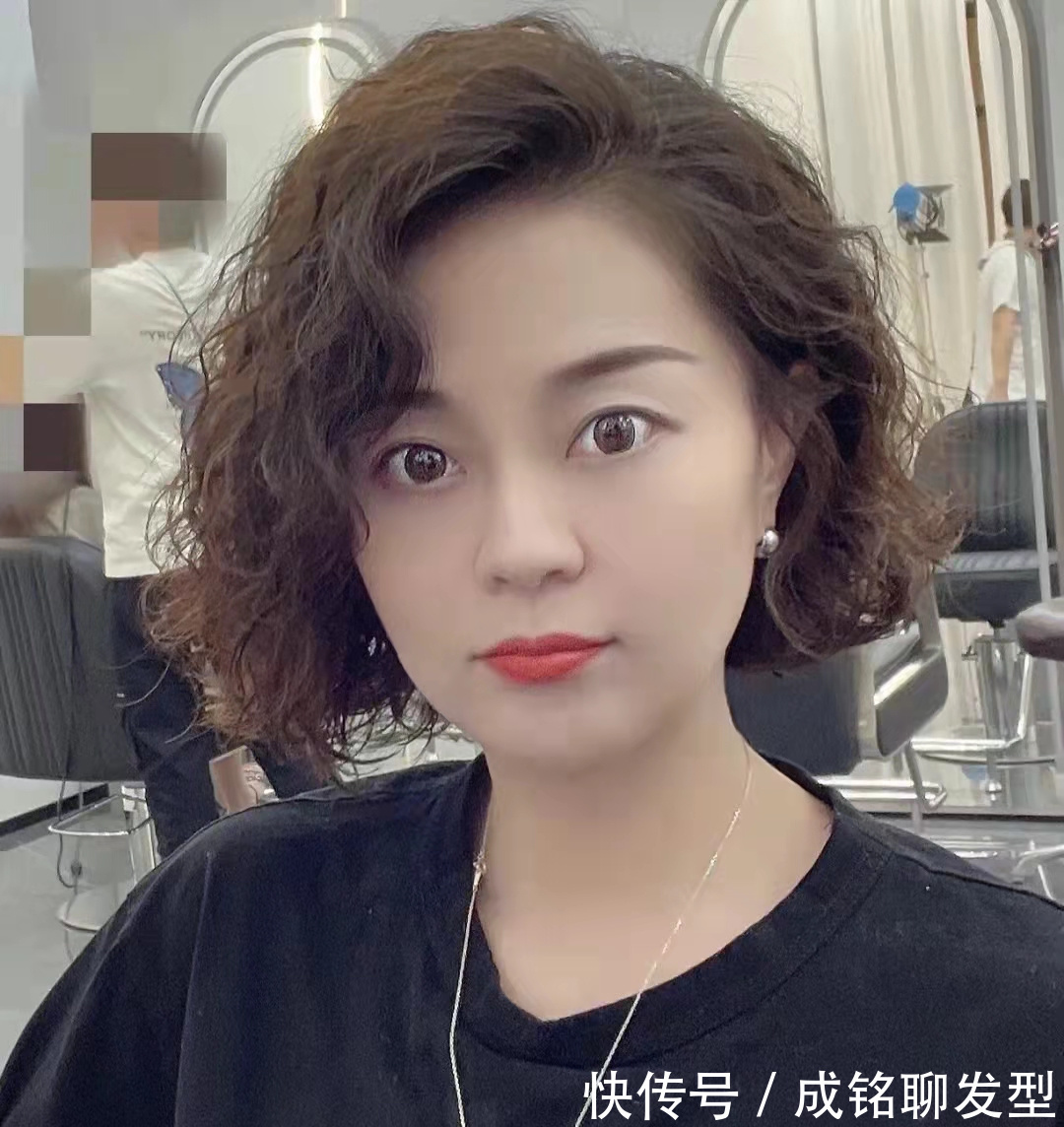 发型 9款适合40到60岁女人的烫发，都是现在流行款式，时尚减龄好打理