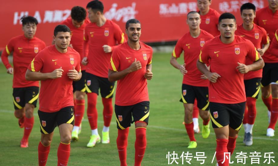 中国足球|国足有进步，把握机会能力比以前强了不少，但进攻方法不多