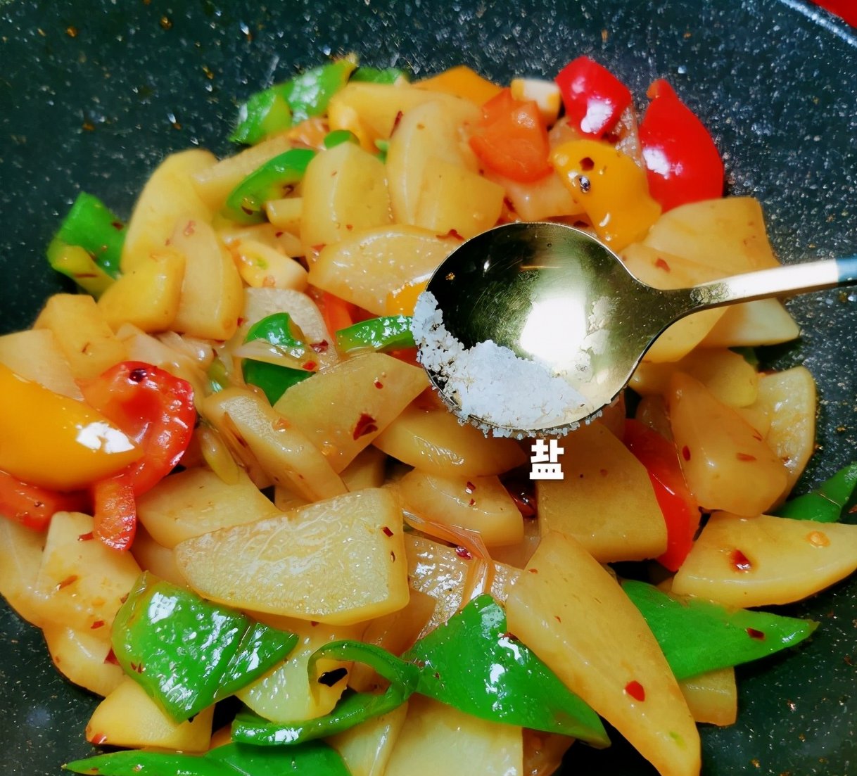  土豆块这样做，配米饭简直不要太爽
