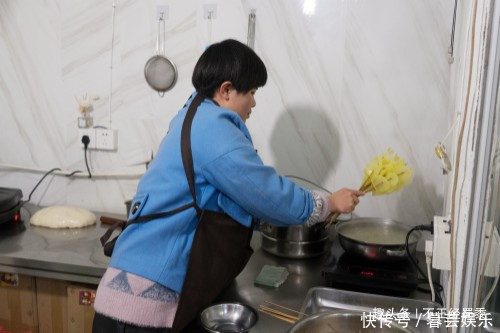 33岁女子卖土豆片夹馍,佛系做生意希望以后会更好