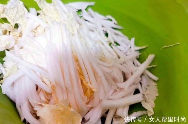 搞定娃儿,一张馄饨皮就够了,鲜甜又多汁,这锅够暖心