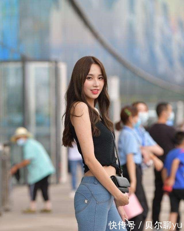 穿搭 充满女人味的打底裤穿搭，不乏时髦感，风靡街头！