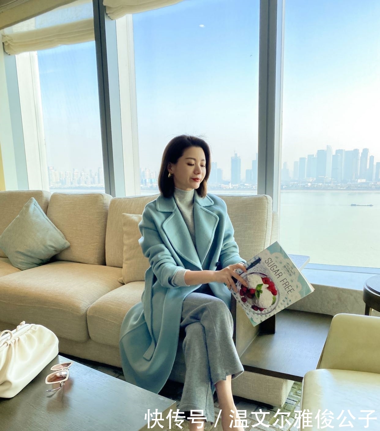 女人过了40岁，少穿“大妈装”，借鉴她的穿衣打扮，减龄又时髦