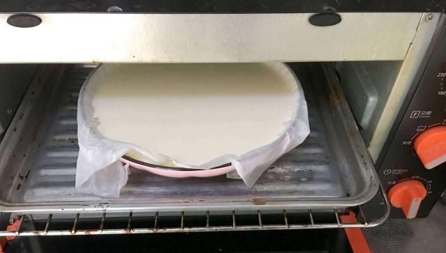 好吃|1个鸡蛋,1盒牛奶,1碗糯米粉,简单一拌,做出比蛋糕好吃的甜点