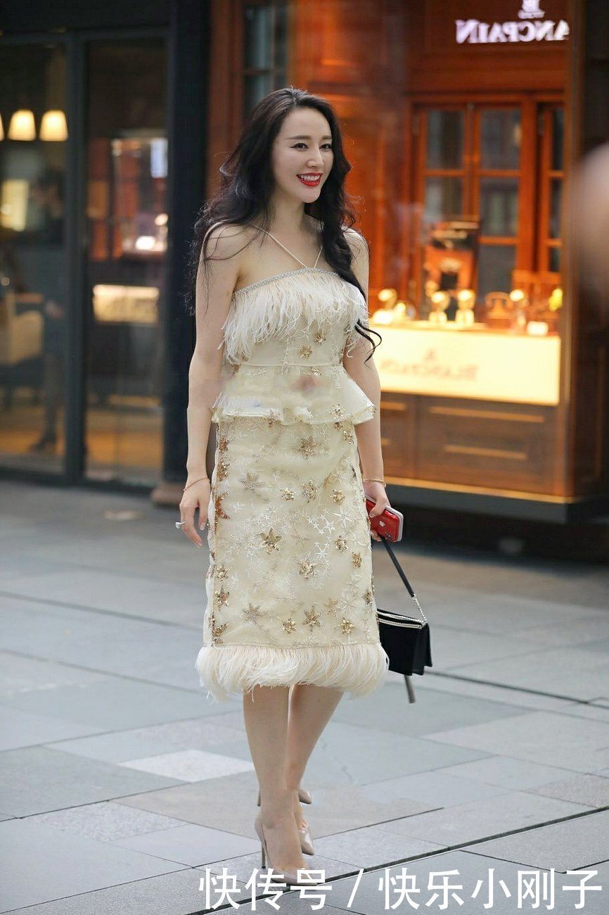 超级自信的80后辣妈,精致优雅又显女人味!