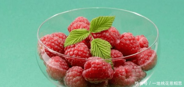 医生提示不论男女,脸上出现4个特征,十有八九是心梗,尽早CT!