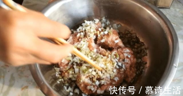 天冷了，大白菜这样吃最过瘾，不炖豆腐，鲜香营养3大碗不够吃！