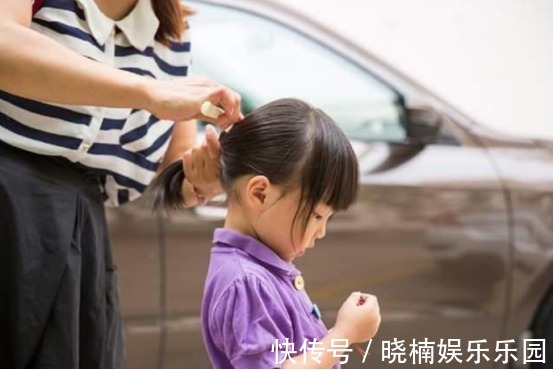 孩子|幼儿园老师给孩子扎头发,宝妈看后心疼不已,老师:要么直接剪短
