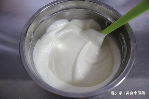 教你制作原味戚风蛋糕卷不裂不粘方法,步骤详细,保证你一学就会