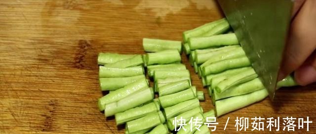调味料|豇豆里打入1个鸡蛋，简单一做，开胃又下饭，比吃肉还香！