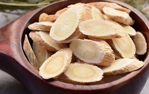 別迷信黃芪泡水喝! 它的作用只有3個(gè), 別想太多了!