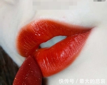 小姐姐 晒口红！这6支“席卷”整个夏季，MAC、Gucci终于对你“下手”了