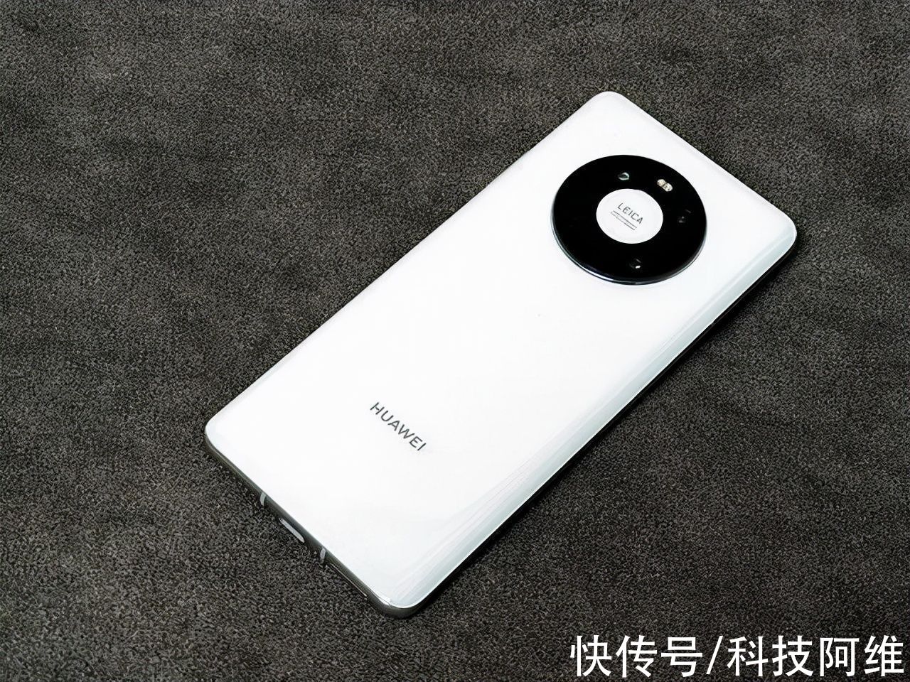 华为m华为Mate40终于有货了，5000万三摄+鸿蒙OS，还买什么iPhone13？