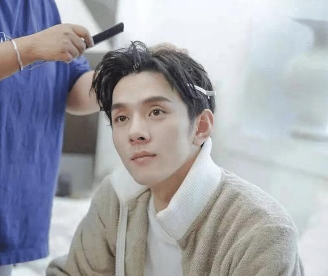 挑事|辛巴又挑事？矛头直指李佳琦，放话销量顶他十个