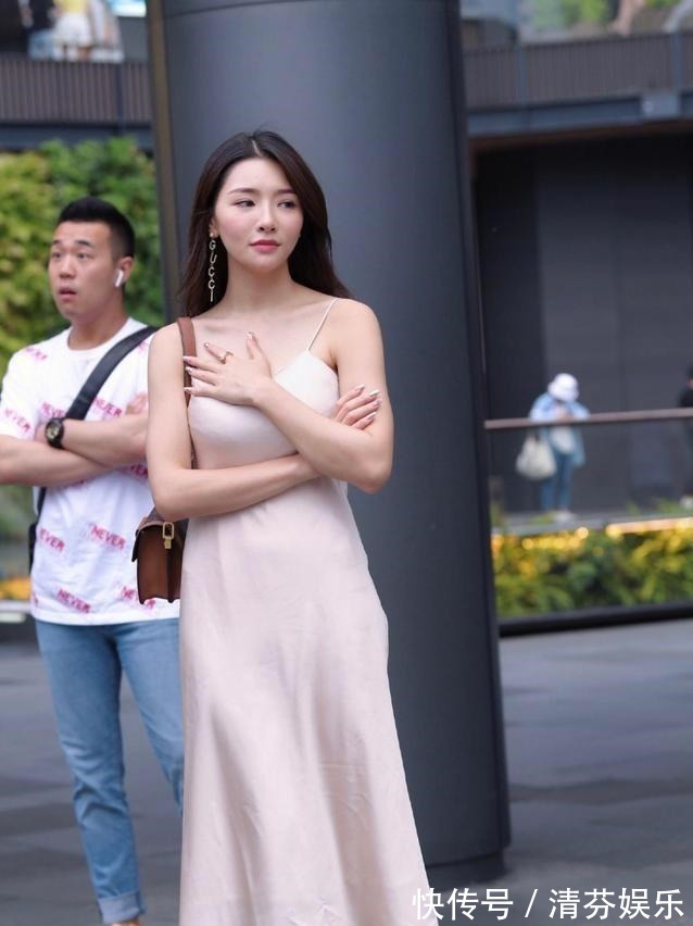 连衣裙 浅粉色绸缎连衣裙,显高级有质感,穿出女性知性优雅美!