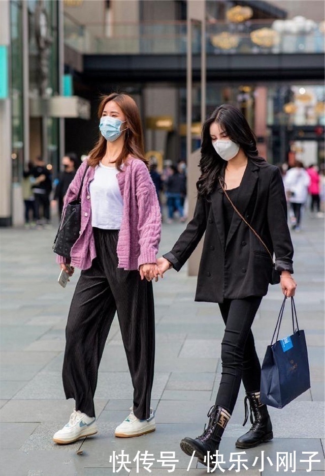 女生们|时尚穿搭,搭配一件长袖衫和运动鞋,让身形变得匀称起来