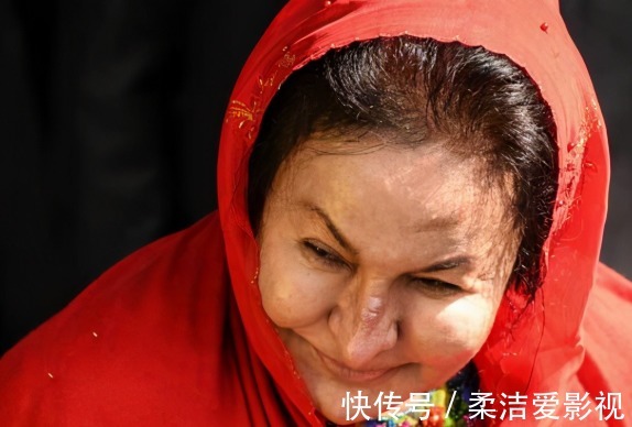 法立伊思莫 抛夫弃子的她三婚嫁给首相,买珠宝一天花700万,有272个爱马仕包