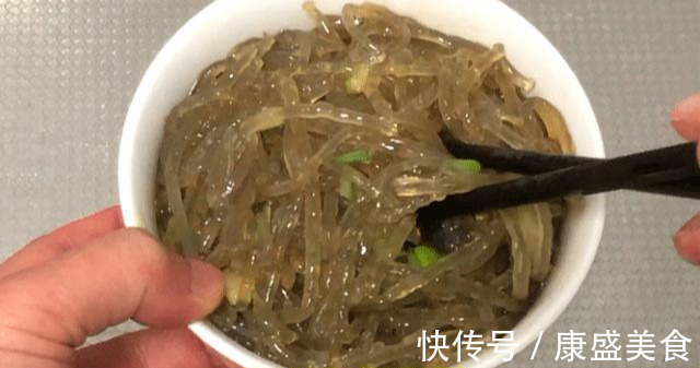 天冷了,红薯粉条这样吃太过瘾了,简单有营养,再也不想炖白菜了
