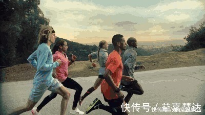 膝关节|最伤膝的5件事情,你却每天在做!8个简单保养膝盖的瑜伽动作