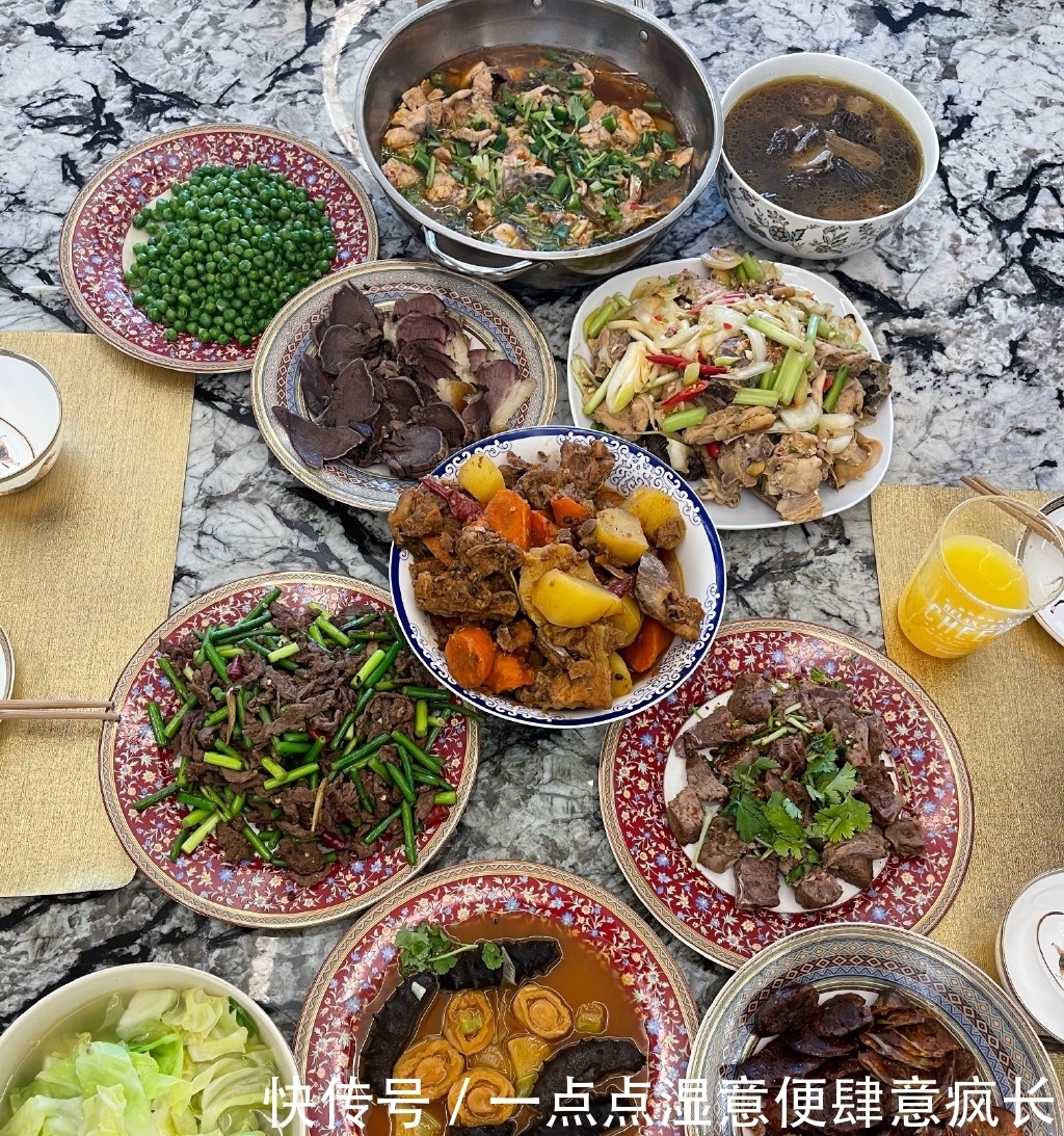 明星晒年夜饭：王鸥的精致，李晨的丰盛，都不及任达华的亮眼