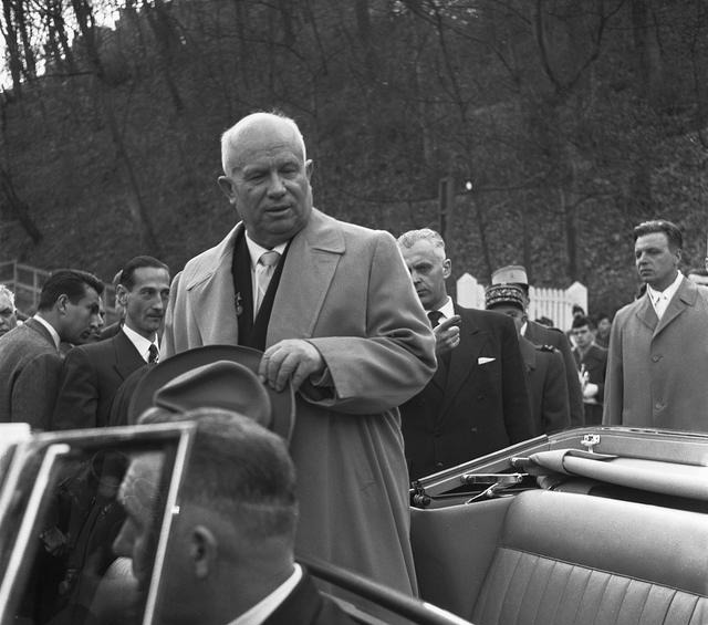 提问|赫鲁晓夫处理提问纸条的智慧，比用皮鞋敲联合国桌子更精彩