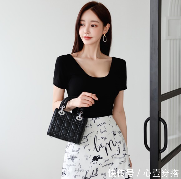 时尚|女神孙允珠高清时尚搭配:波斯风情光影幻梦字母职业裙