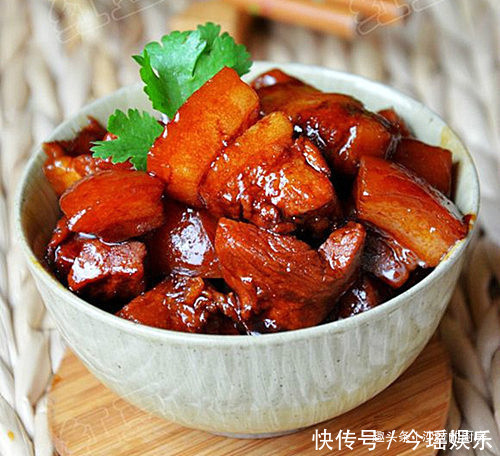 教你懒人红烧肉做法,往电饭锅里一扔,肥而不腻,出锅一扫光