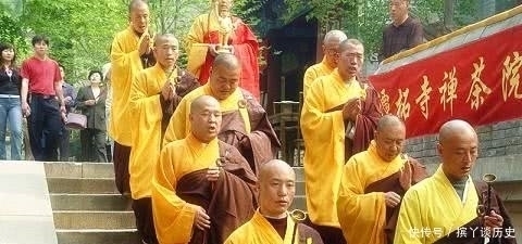 还记得那个像“弥勒佛”的网红吗,被富婆看上后,他现在怎么样了