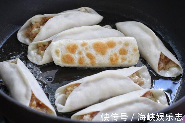 自制煎制锅贴2个窍门，和面加水要多次，小火慢煎用水淀粉