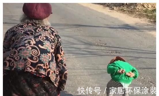 小驼|“小驼背宝宝”跟着太姥学走路火了,我曾是你,你终会是我