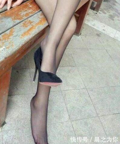 时尚 尖头高跟鞋品牌数十万,展现出女人俏丽身姿,迷人又性感!