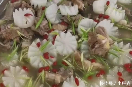 学校食堂阿姨出“狠招”,推出5款新菜,同学们:愿做一个小胖子