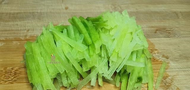 萝卜汤|炖萝卜汤,最忌直接加水,多加一步,萝卜不辣汤汁更香浓,真好喝