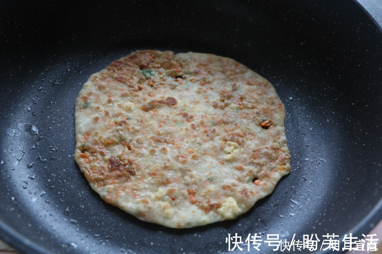 发面|馋死这饼了，又薄又软不发面，比韭菜饼好吃，男女老少都爱吃
