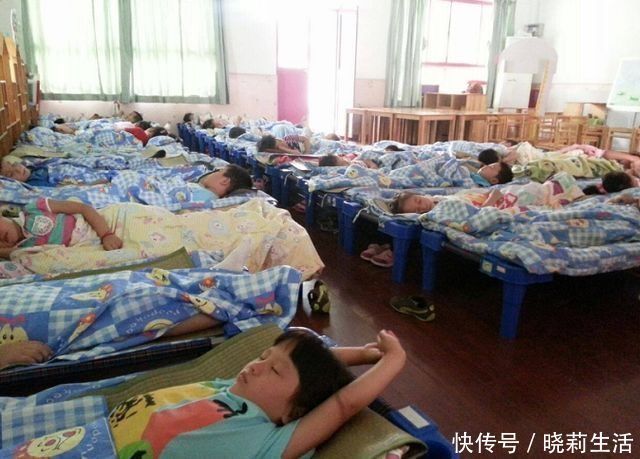 合格证|私立幼儿园午睡实拍图,看完后,家长给孩子买衣服还只图好看吗?
