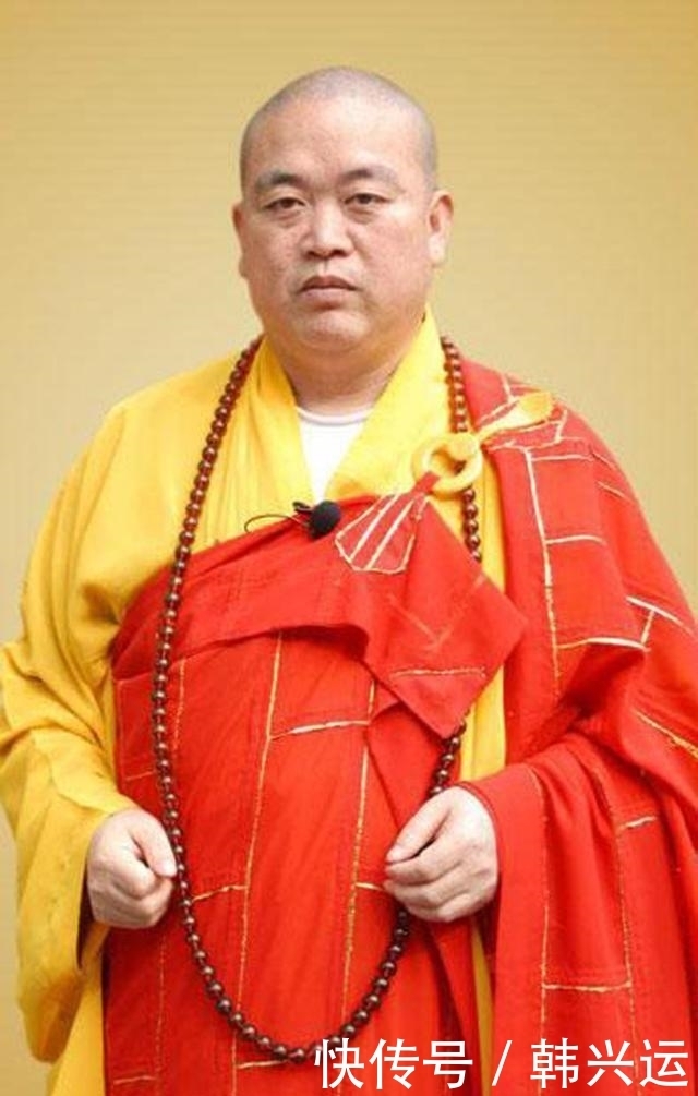 价值|释永信的袈裟多贵重?18K 纯金做配钩,上好翡翠造玉环,估价16万