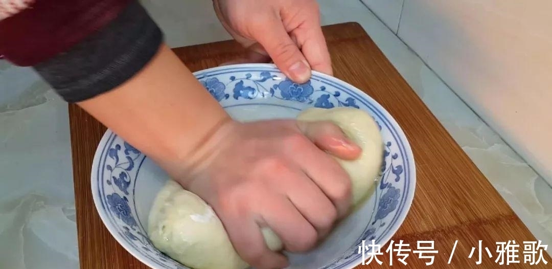 面粉|面粉还能这样做, 不用一滴水, 比面包火烧都好吃, 老婆3个不够吃