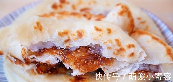 黑暗料理|不发面不揉面,三步教你做红糖饼,外皮酥脆有层次,瓤软馅儿香甜
