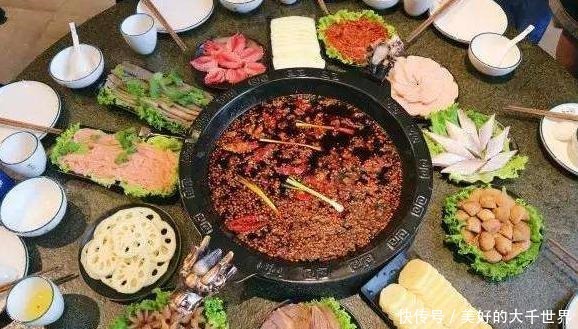 吃火锅时,肉下面为什么铺一片生菜,可以吃吗员工告诉你答案