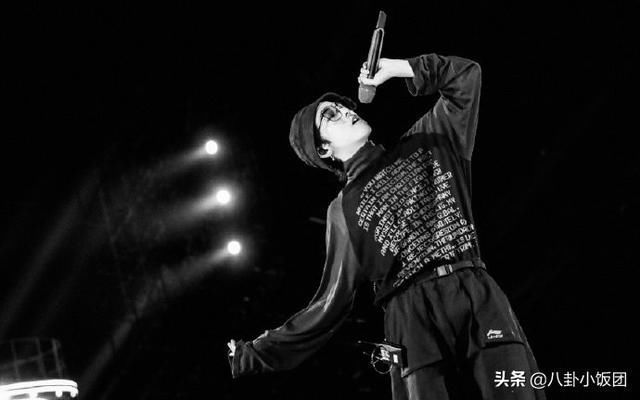小动作|华晨宇跨年彩排照曝光,舞台小动作粉丝一看就知道要唱啥