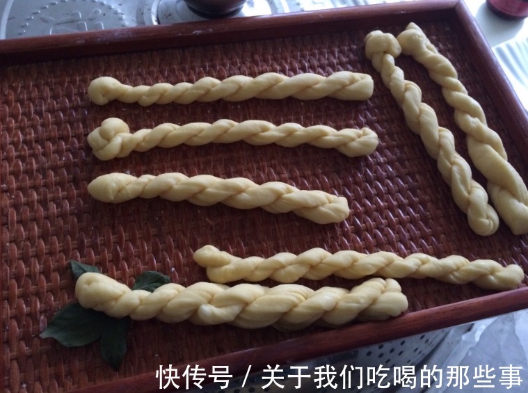 更香|酥脆咸香的炸麻花,简单3步就能做,牢记2个技巧,比买的更香更脆
