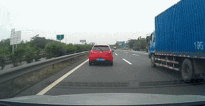 |搞笑GIF:有个这样的女友 肯定连五十都活不到