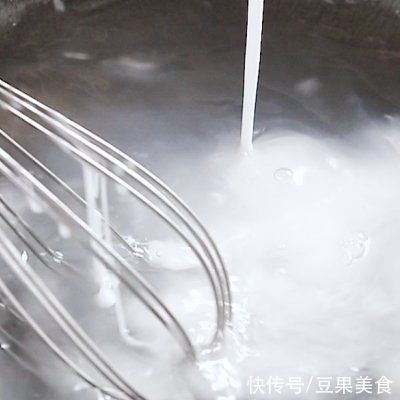 胶质体|夏日美味小吃豌豆凉粉---可以吸溜着吃